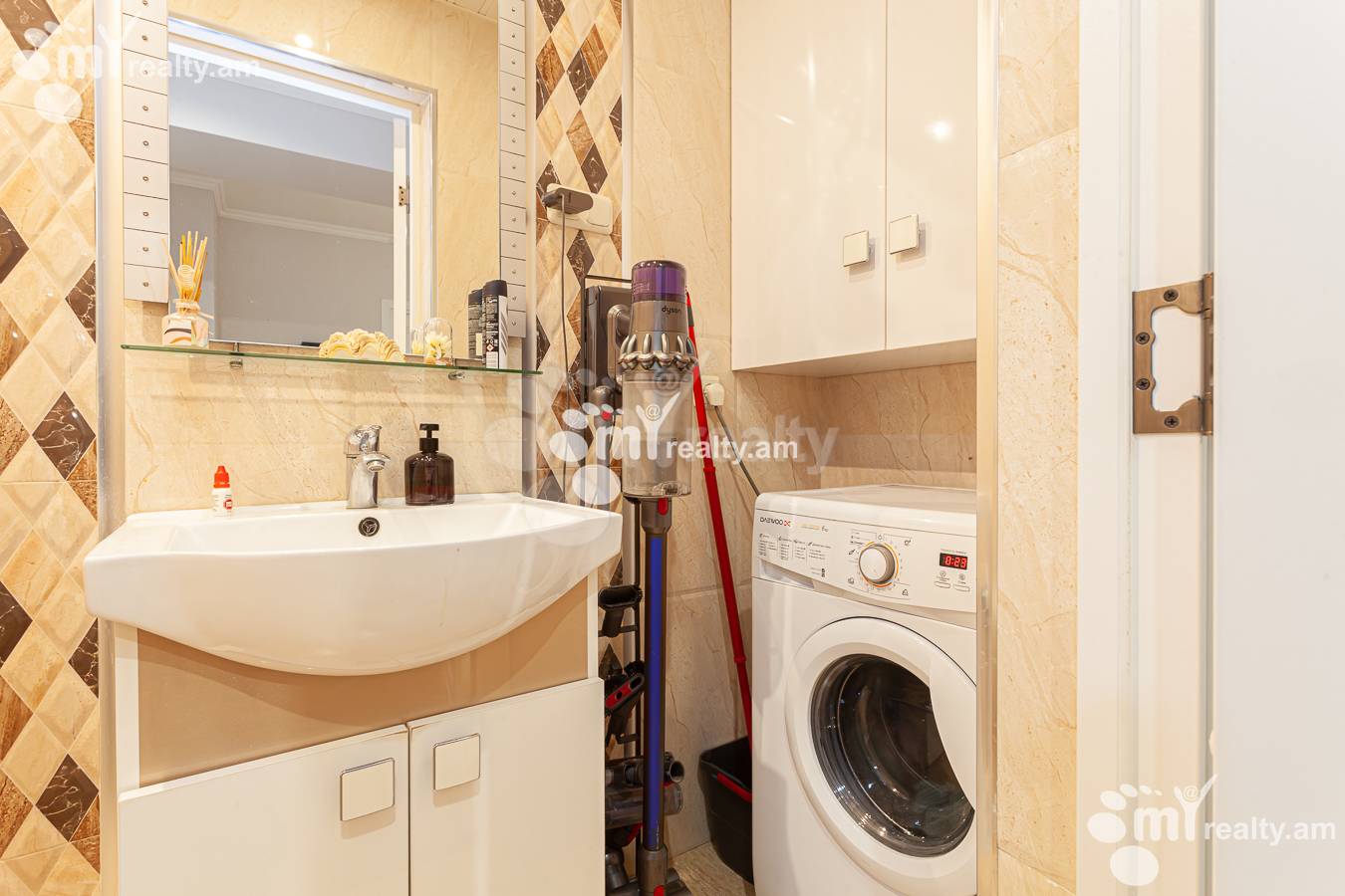 3 bedroom apartment for sale Hanrapetutyan St, Center Yerevan, 154693