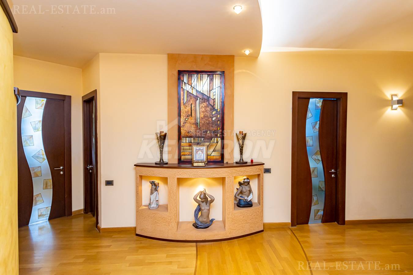 5 սենյականոց բնակարան  Տերյան փող, Կենտրոն Երևան, 139226