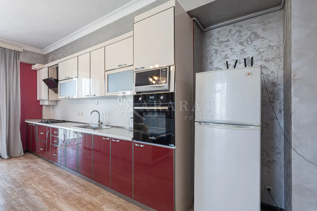 3 bedroom apartment for rent Mashtots Ave, Center Yerevan, 158797