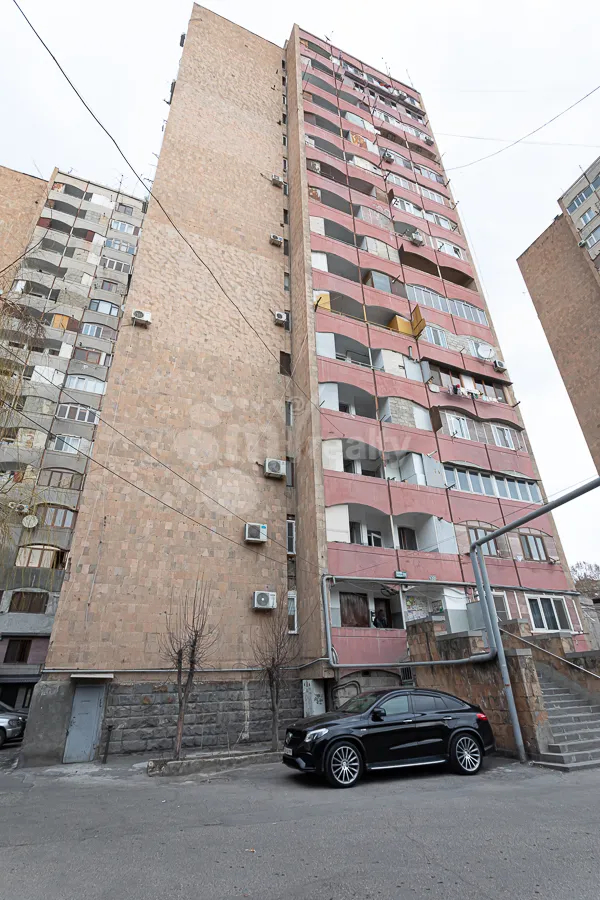 3 bedroom apartment for rent Saryan St, Center Yerevan, 159617