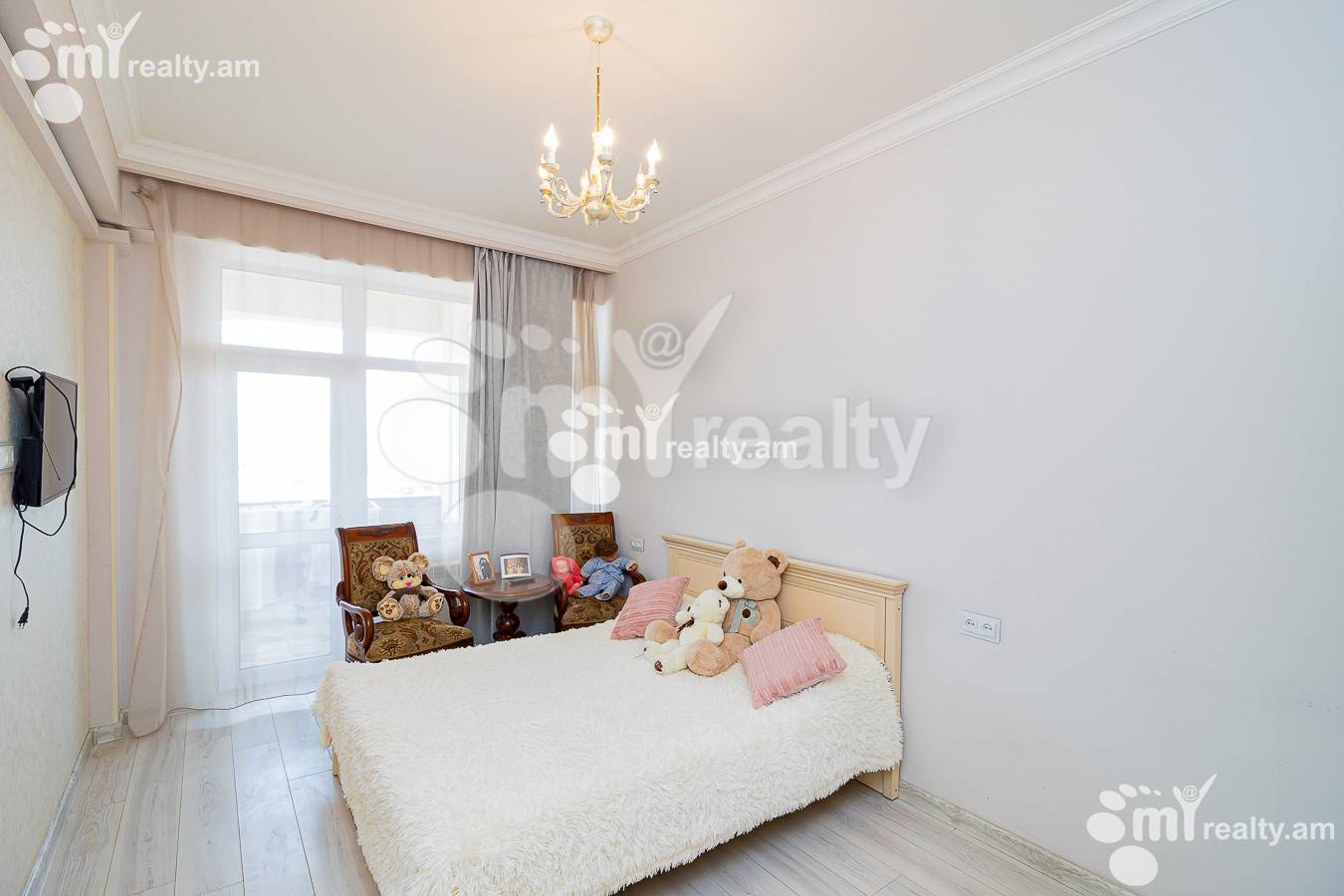 3 սենյականոց բնակարան  Ծիծեռնակաբերդի խճուղի, Կենտրոն Երևան, 135265