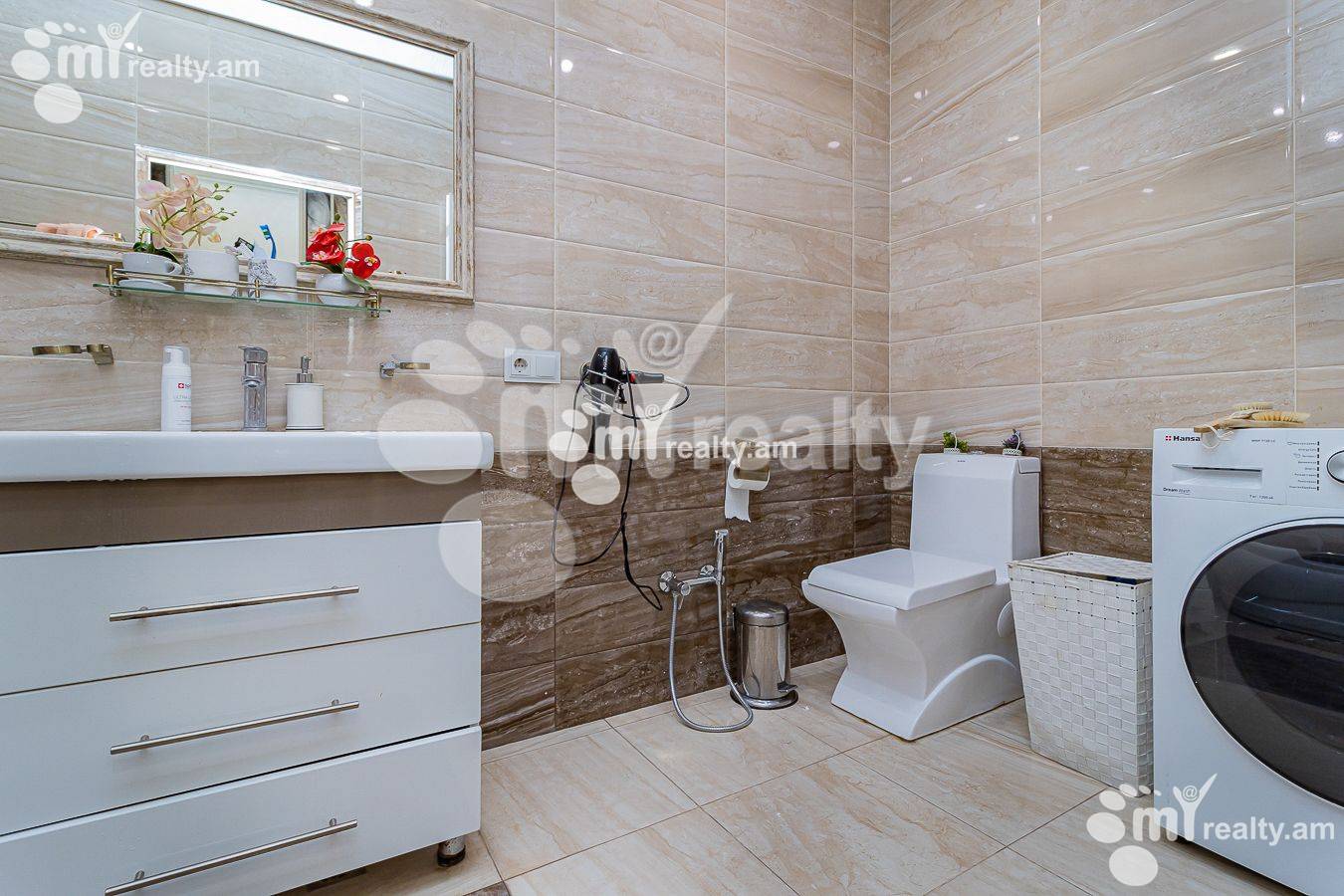 3 սենյականոց բնակարան  Ծիծեռնակաբերդի խճուղի, Կենտրոն Երևան, 135265