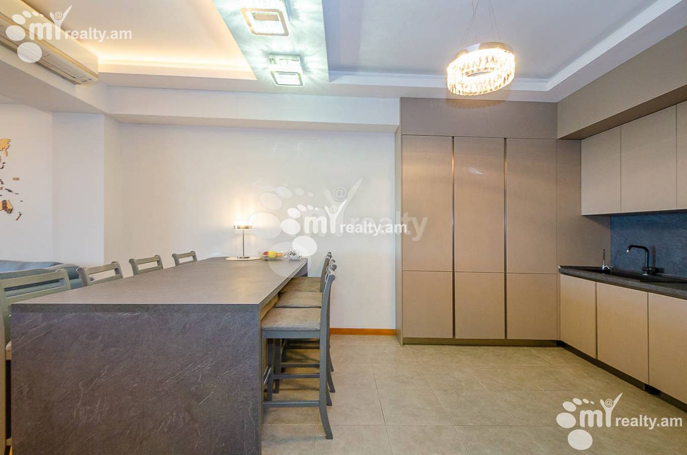 4 bedroom apartment for sale خیابان آنتارایین, مرکز شهر ایروان, 151536