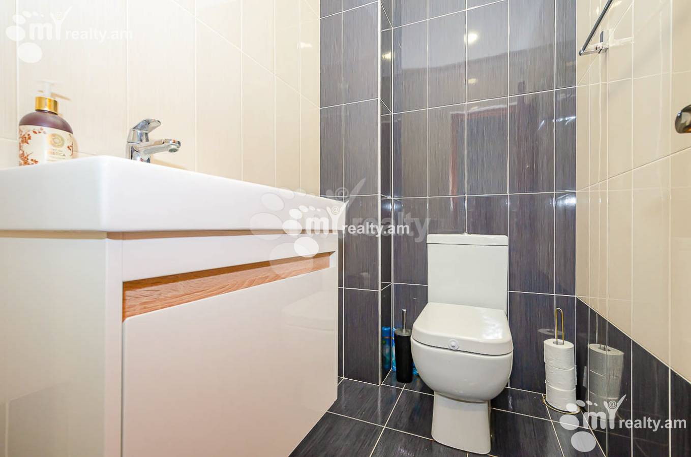 4 bedroom apartment for sale خیابان آنتارایین, مرکز شهر ایروان, 151536