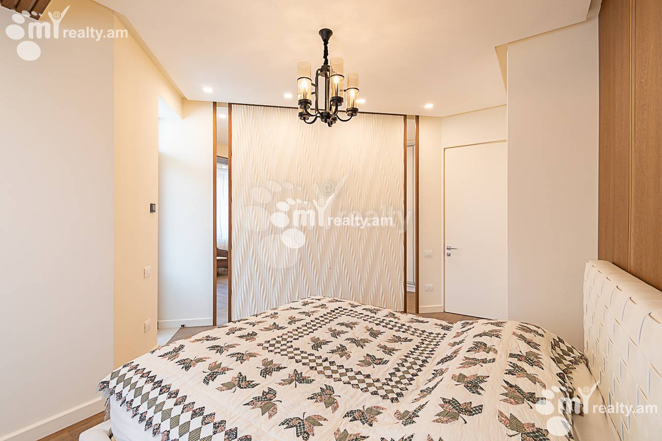 Купить 3 комнатную квартиру Бузанд ул, Центр Ереван, 139985