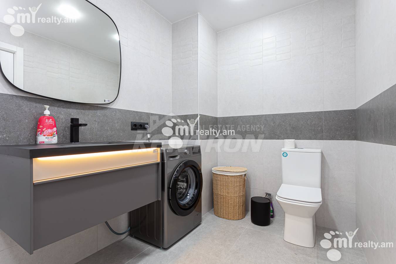 3 bedroom apartment for sale Paronyan St, Center Yerevan, 154421