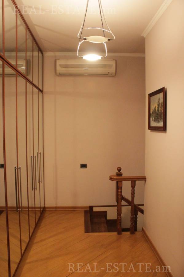 4 bedroom apartment for sale rue d'Aghayan, Center Yerevan, 139111