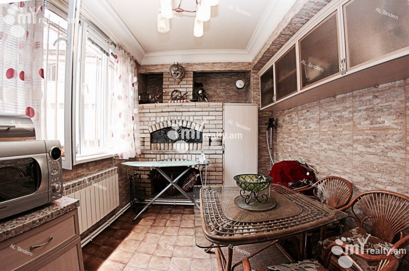 4 սենյականոց բնակարան  Սայաթ-Նովայի պող, Կենտրոն Երևան, 126447