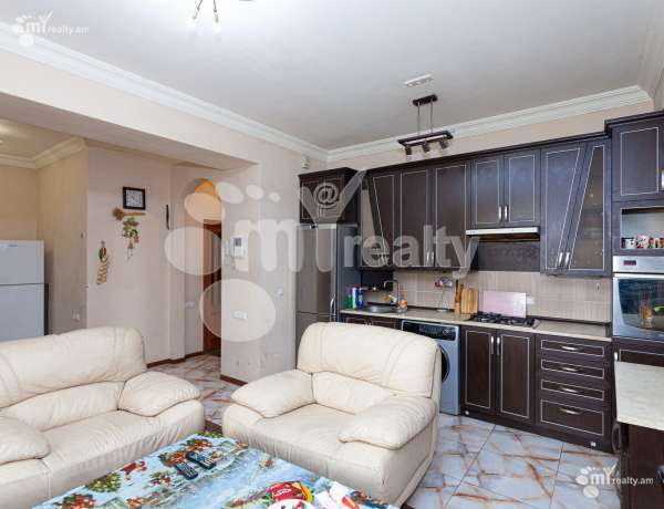 3-senyakanoc-bnakaran-vacharq-Yerevan-Center