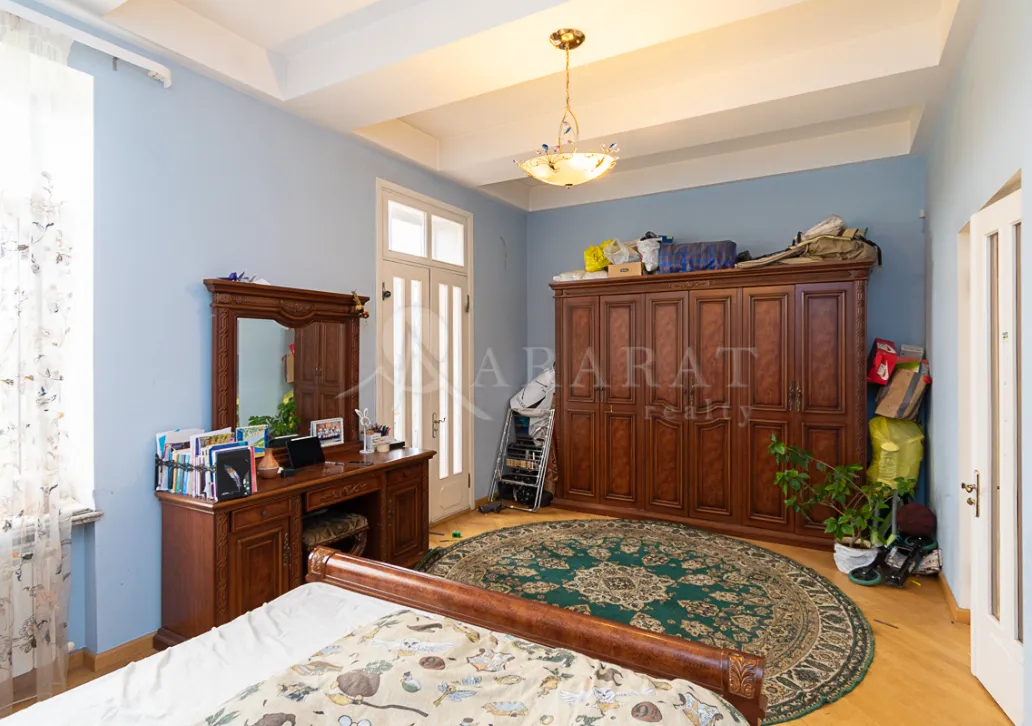 5 bedroom apartment for sale Zakyan St, Center Yerevan, 161876