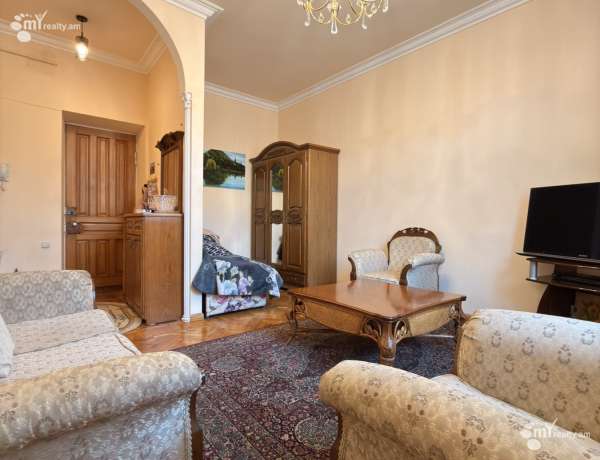 1-senyakanoc-bnakaran-vacharq-Yerevan-Arabkir