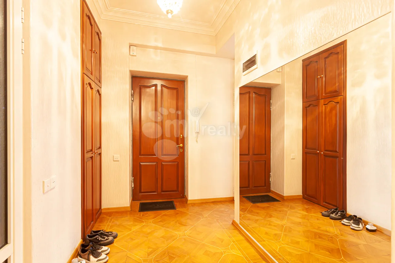 4 bedroom apartment for sale Khanjyan St, Center Yerevan, 160377
