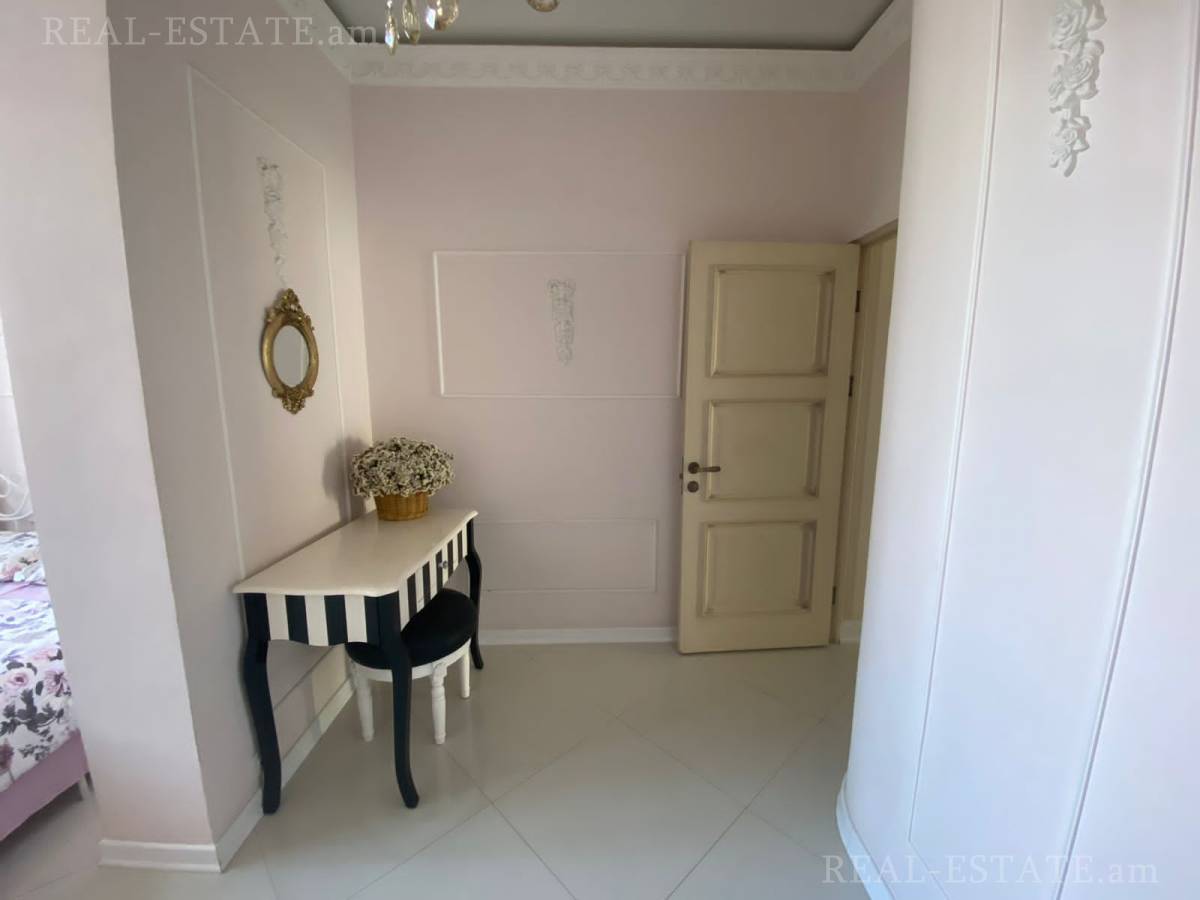3 bedroom apartment for sale rue d'Abovyan, Center Yerevan, 140104