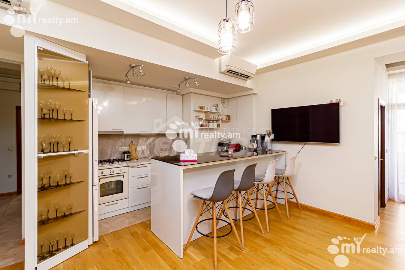 Купить 4 комнатную квартиру Антараин ул, Центр Ереван, 152704