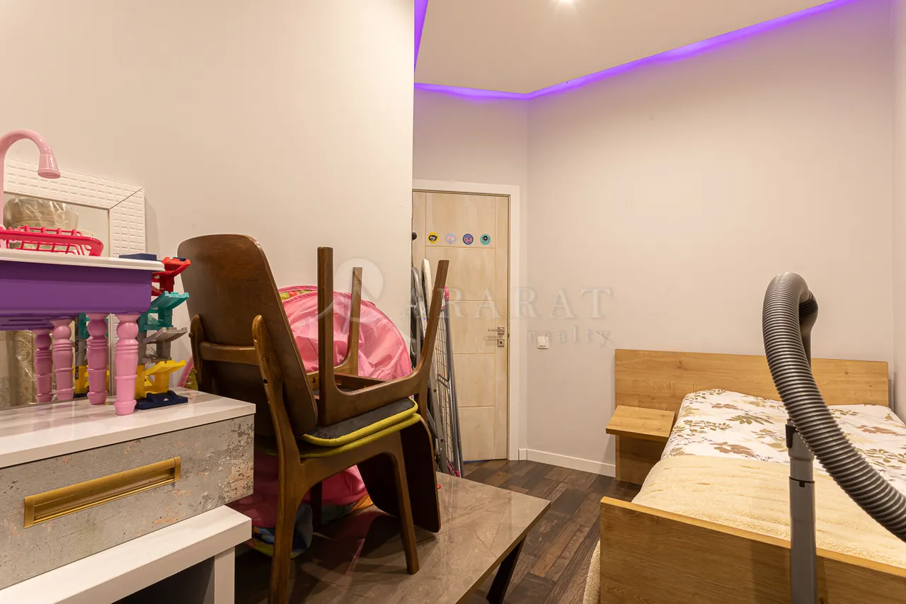 4 bedroom apartment for sale خیابان کیِفیان, عربگیر ایروان, 157369