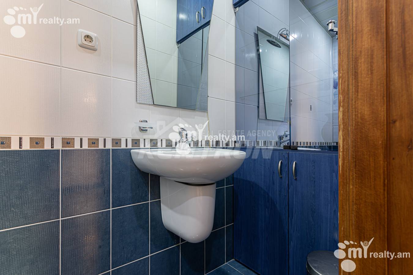 3 սենյականոց բնակարան  Աբովյան փող, Կենտրոն Երևան, 157095