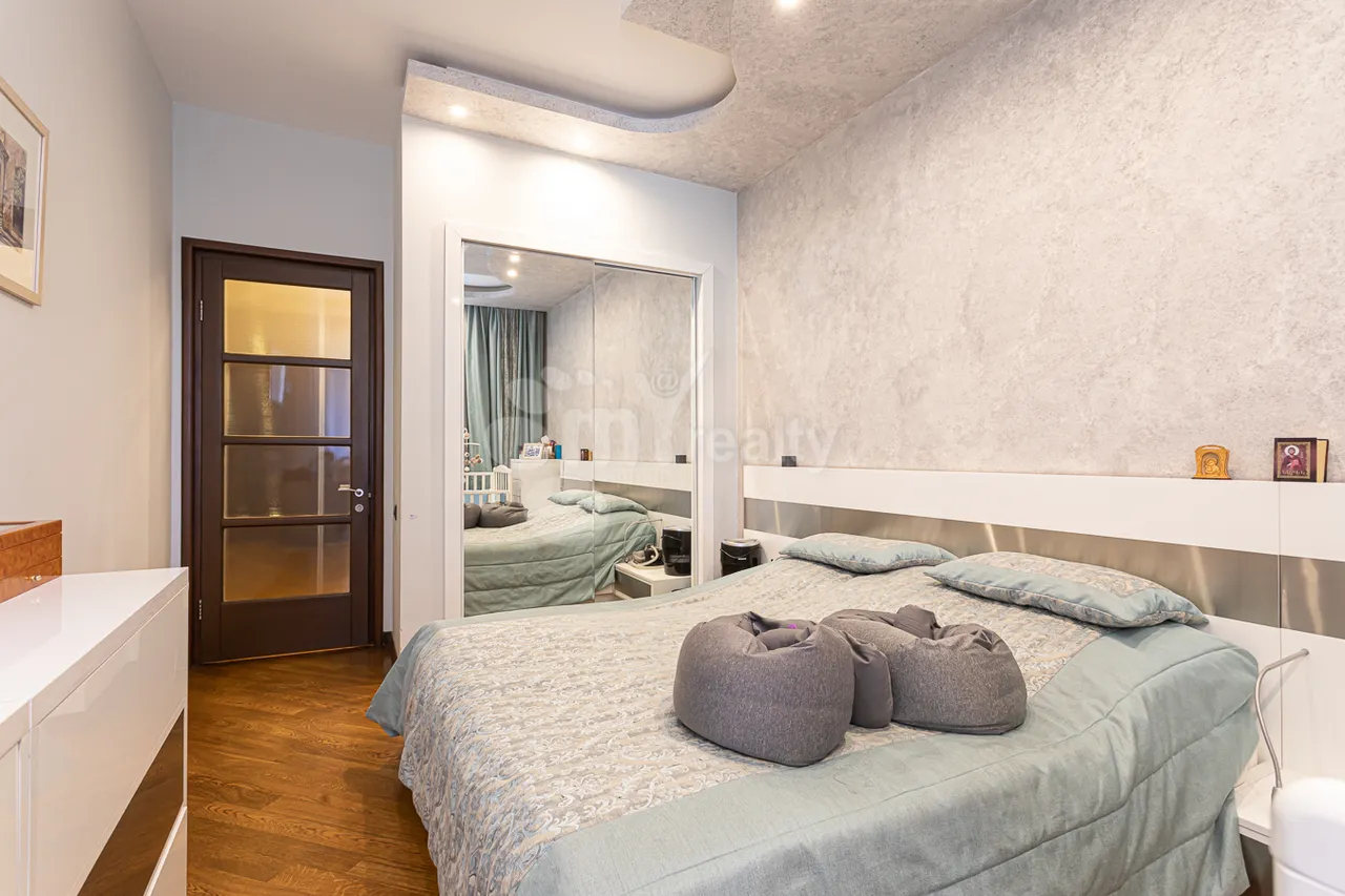 3 bedroom apartment for sale rue d'Amiryan, Center Yerevan, 160794