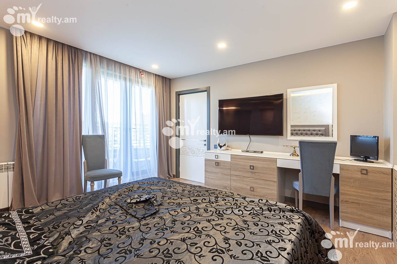 6 bedroom apartment for sale rue d'A.Manukyan, Center Yerevan, 153280