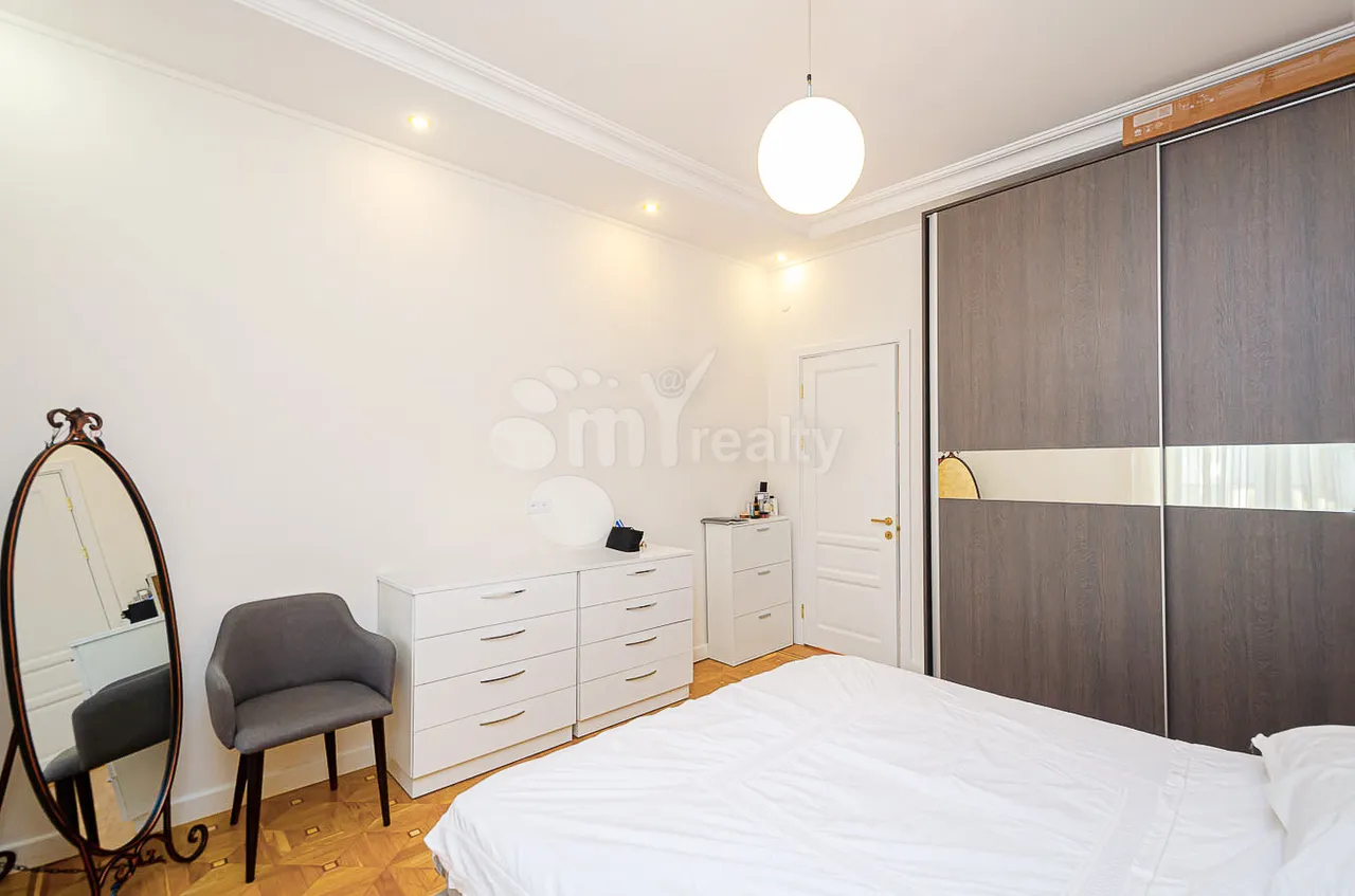 3 bedroom apartment for sale Mashtots Ave, Center Yerevan, 161635
