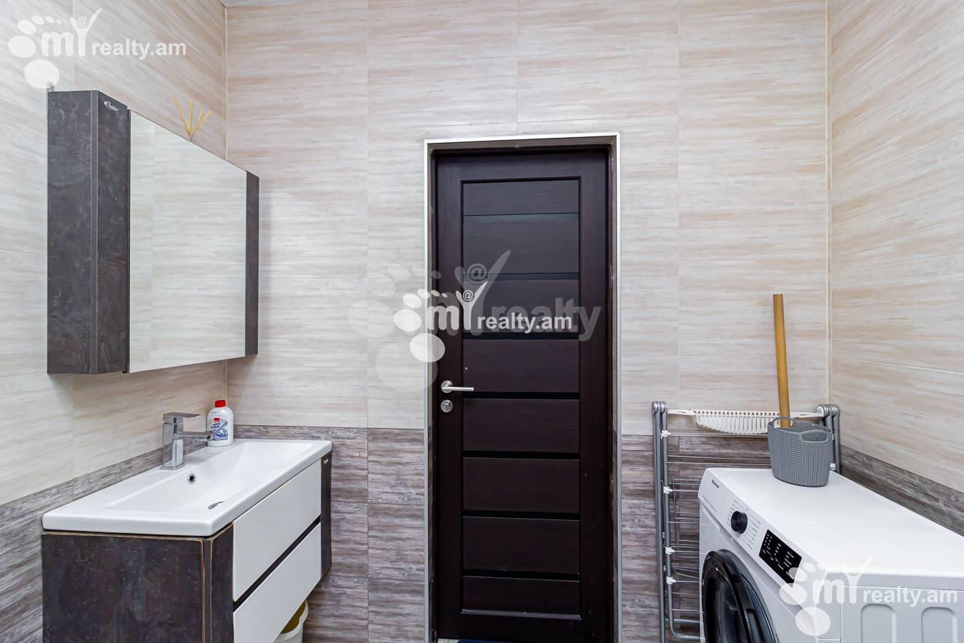 Купить 3 комнатную квартиру Амирян ул, Центр Ереван, 152754