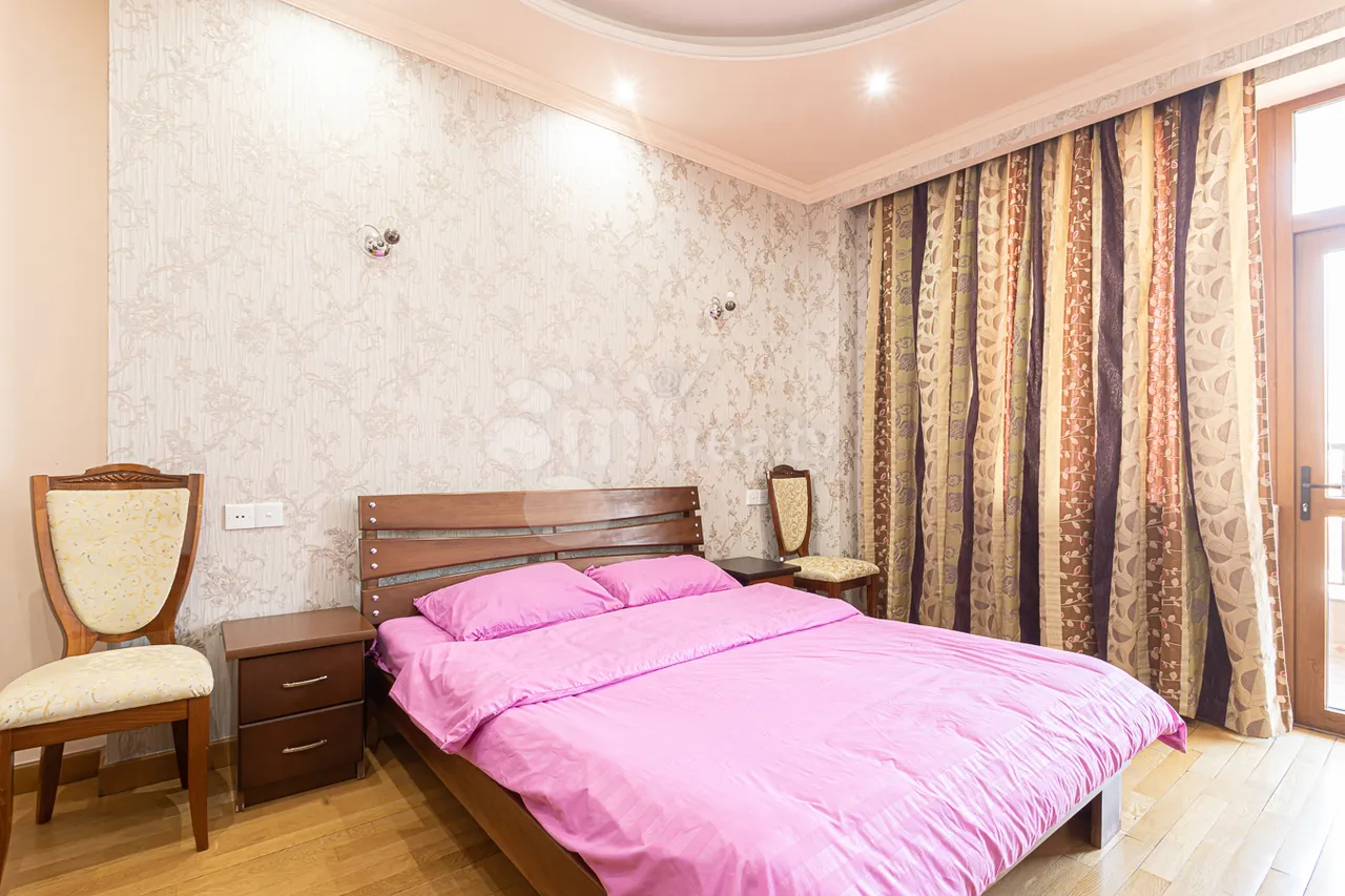 3 սենյականոց բնակարան վարձով Սայաթ-Նովայի պող, Կենտրոն Երևան, 158875