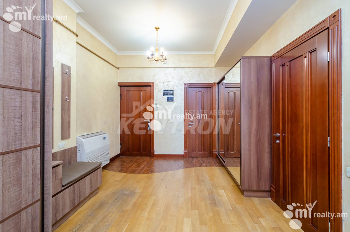 4 bedroom apartment for sale خیابان ماشتوتس, مرکز شهر ایروان, 151752