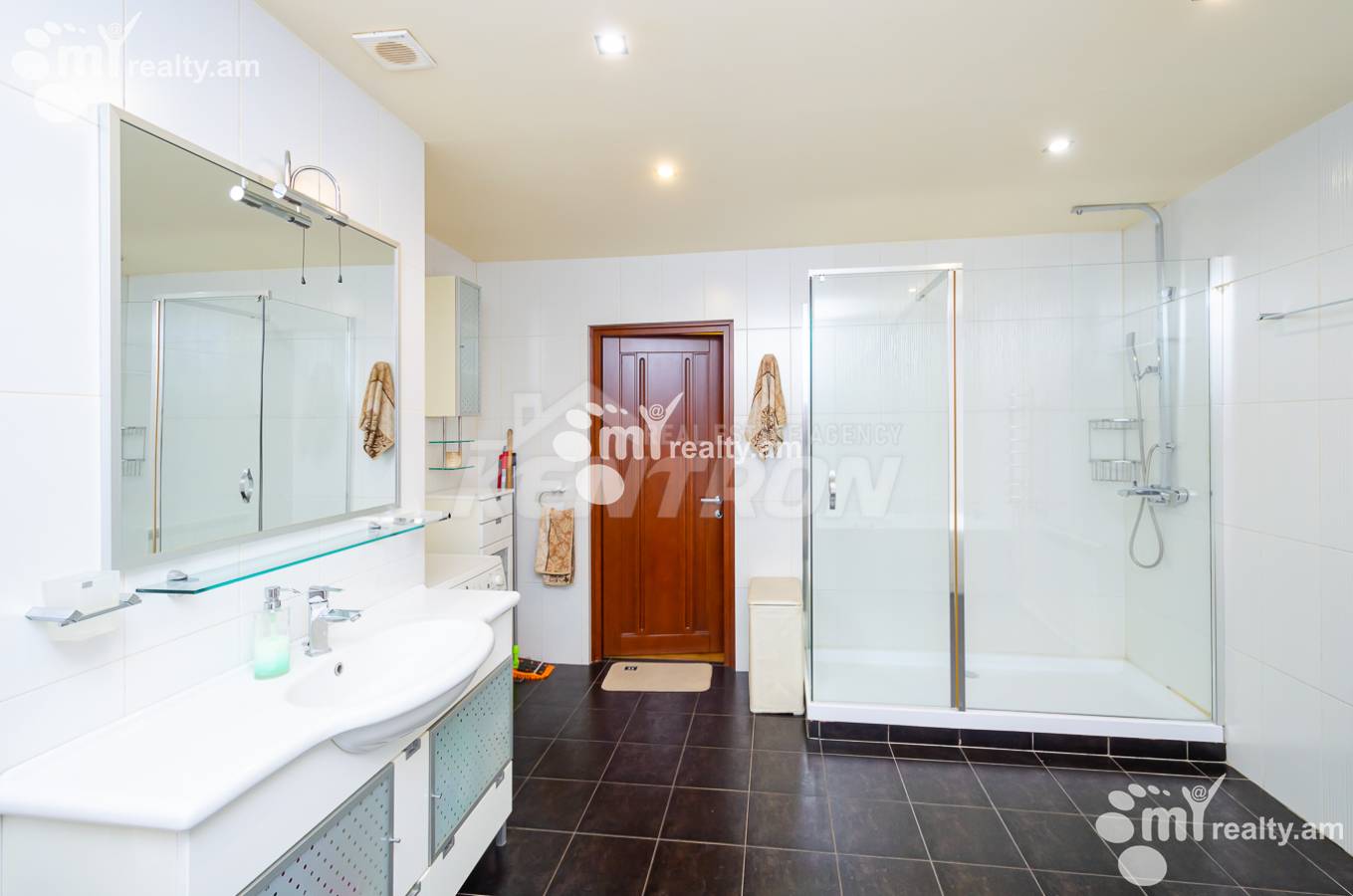 4 bedroom apartment for sale خیابان ماشتوتس, مرکز شهر ایروان, 151752