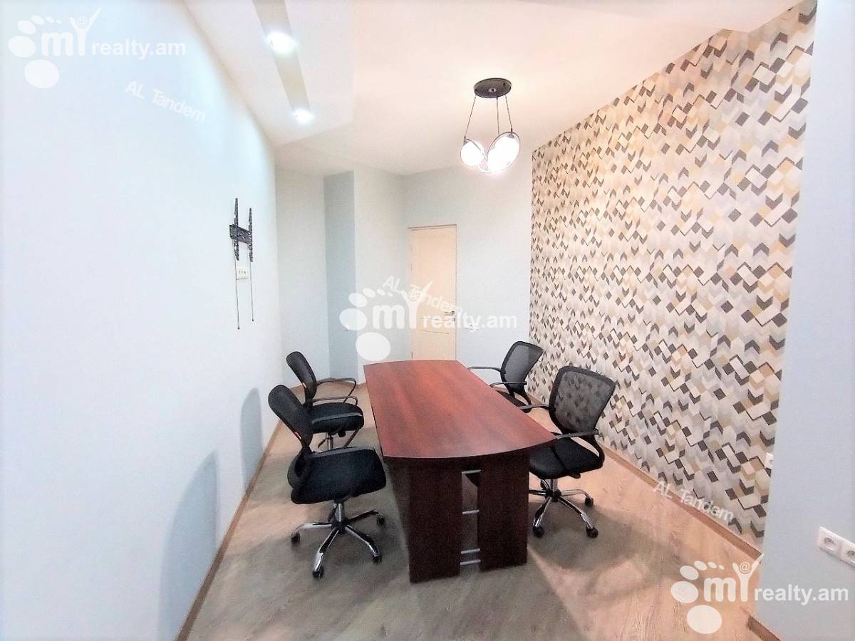 Купить 4 комнатную квартиру Антараин ул, Центр Ереван, 140587