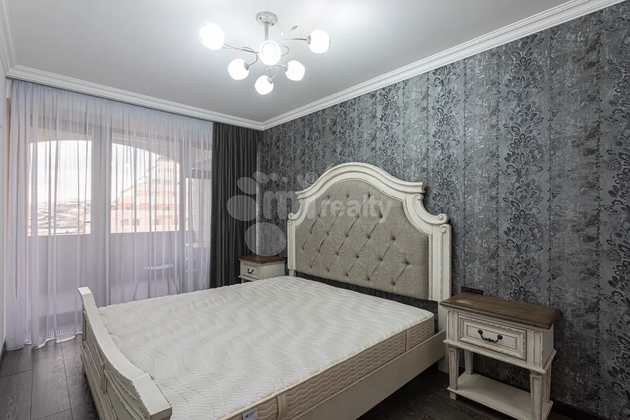 3 bedroom apartment for rent Saryan St, Center Yerevan, 159617