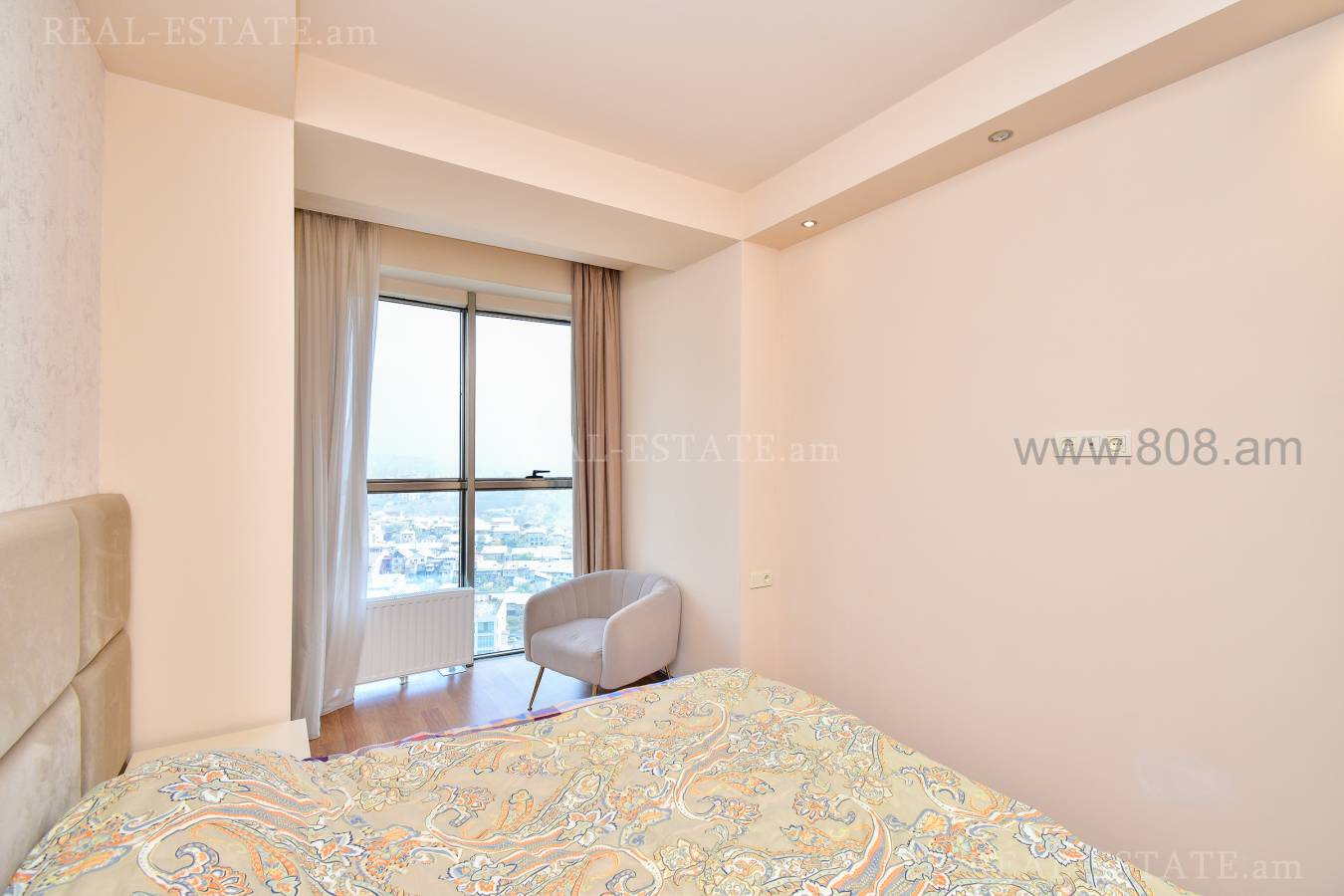 4 սենյականոց բնակարան  Ծիծեռնակաբերդի խճուղի, Կենտրոն Երևան, 126572