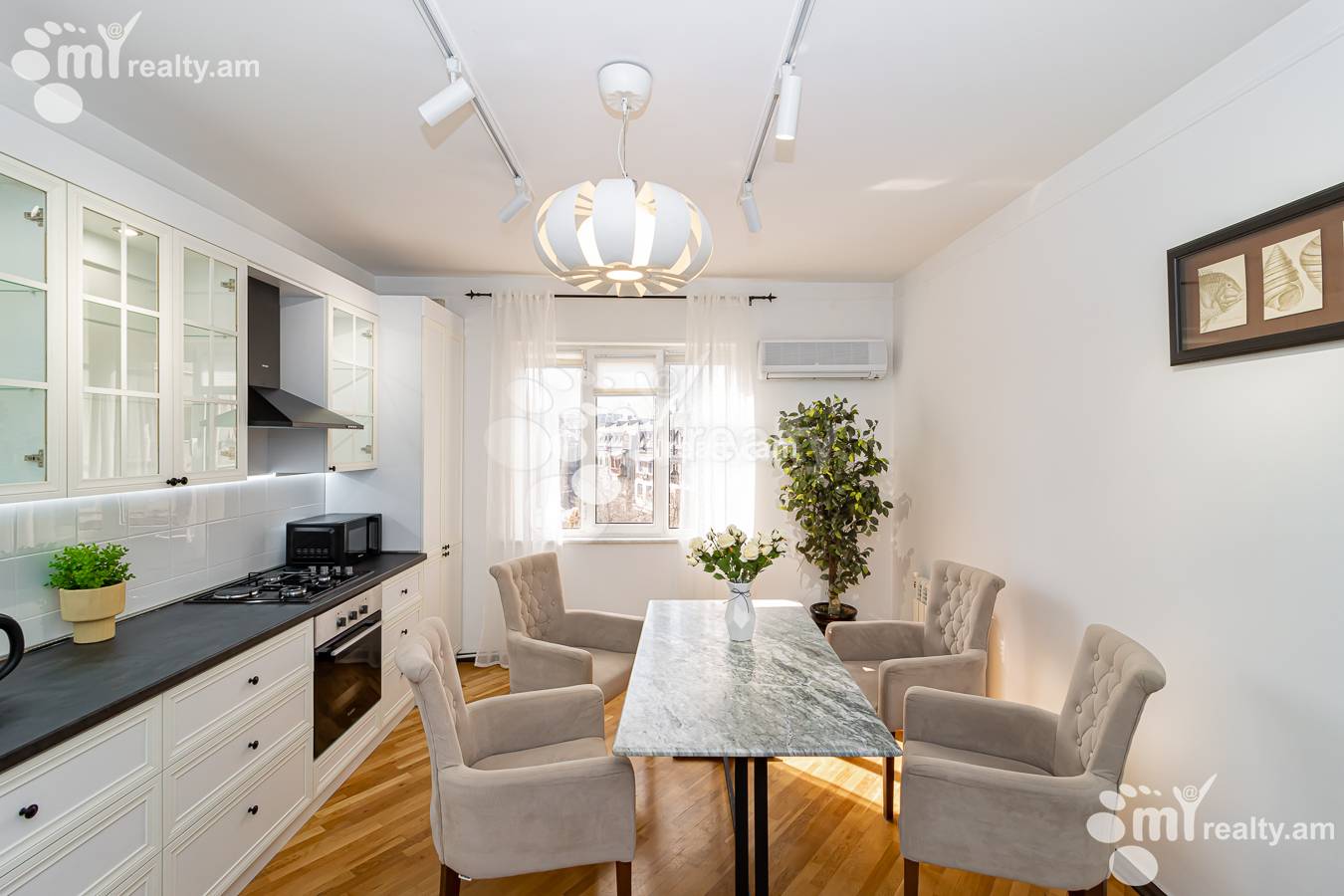 Купить 3 комнатную квартиру Московян ул, Центр Ереван, 146314