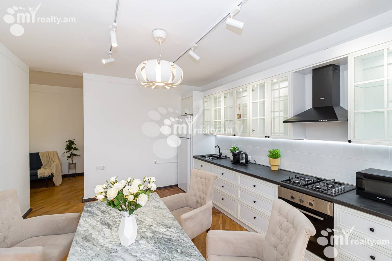 Купить 3 комнатную квартиру Московян ул, Центр Ереван, 146314