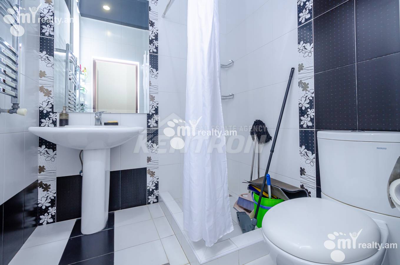 4 bedroom apartment for sale خیابان آیگِدزور, عربگیر ایروان, 155336