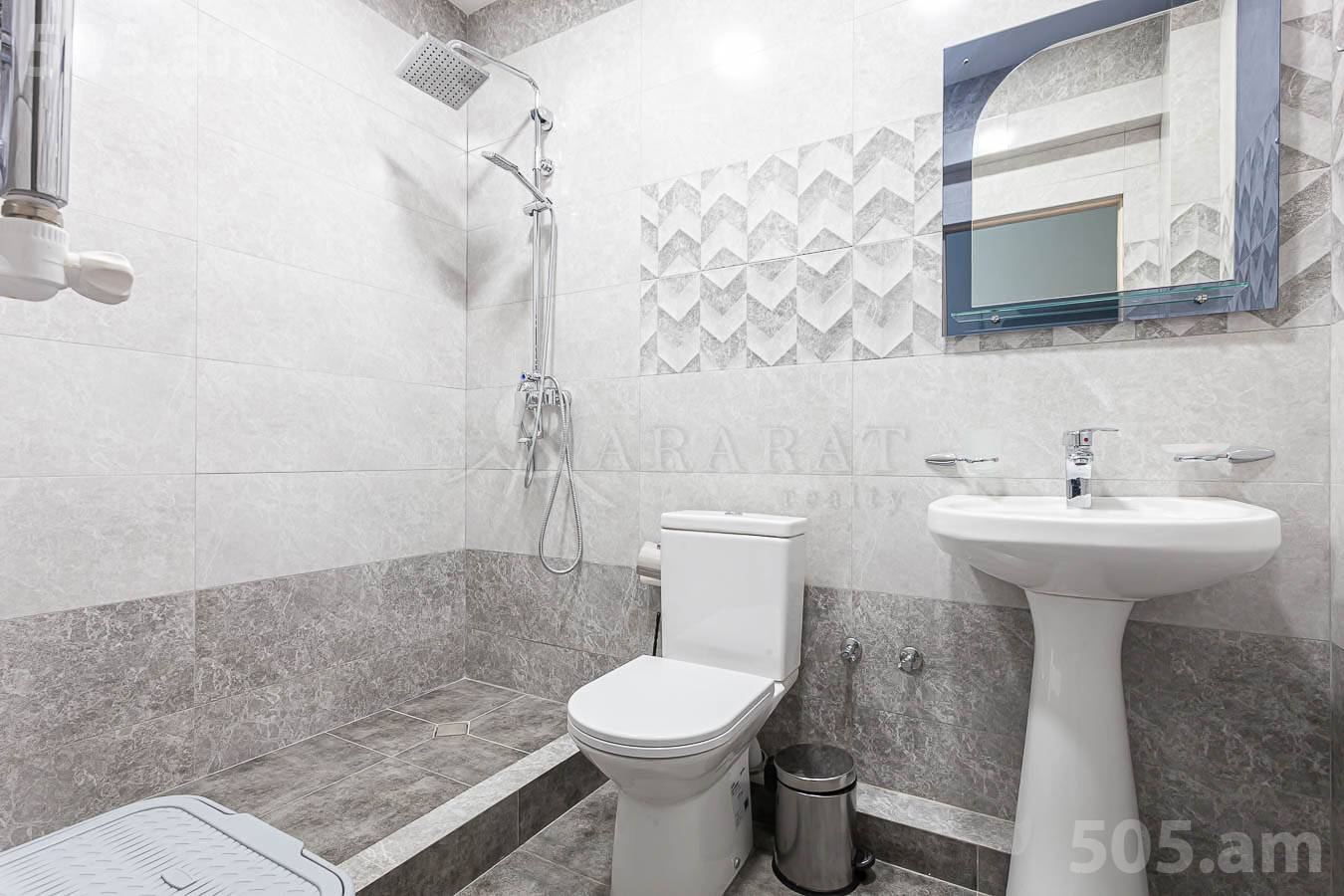 Снять 3 комнатную квартиру Аргишти ул, Центр Ереван, 154335