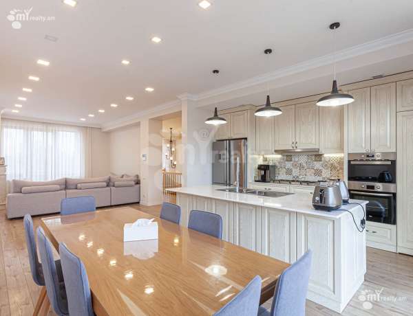 arandznatun-vacharq-Yerevan-Nor-Norq