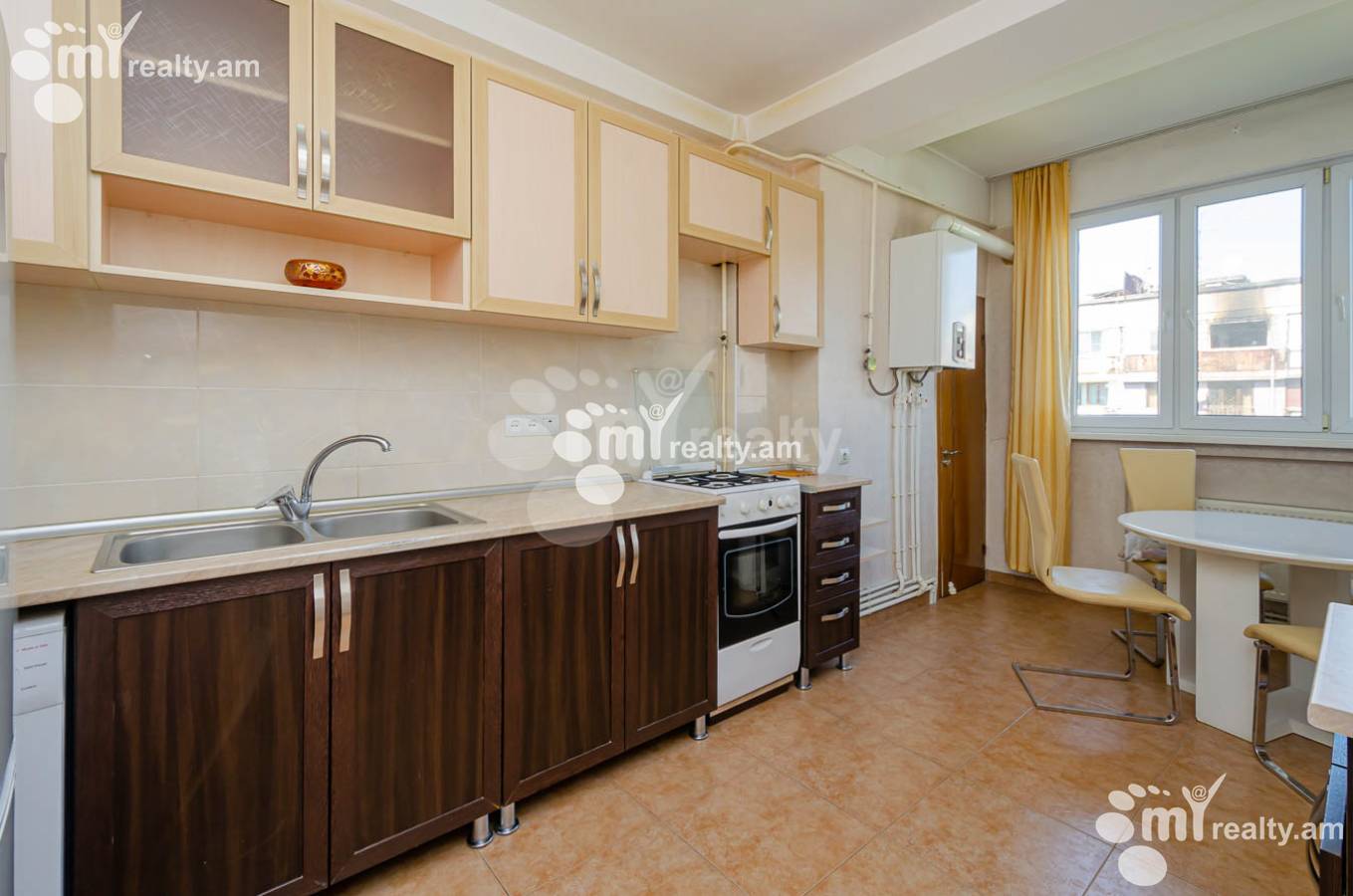 3 bedroom apartment for rent خیابان کوقباتسی, مرکز شهر ایروان, 151943