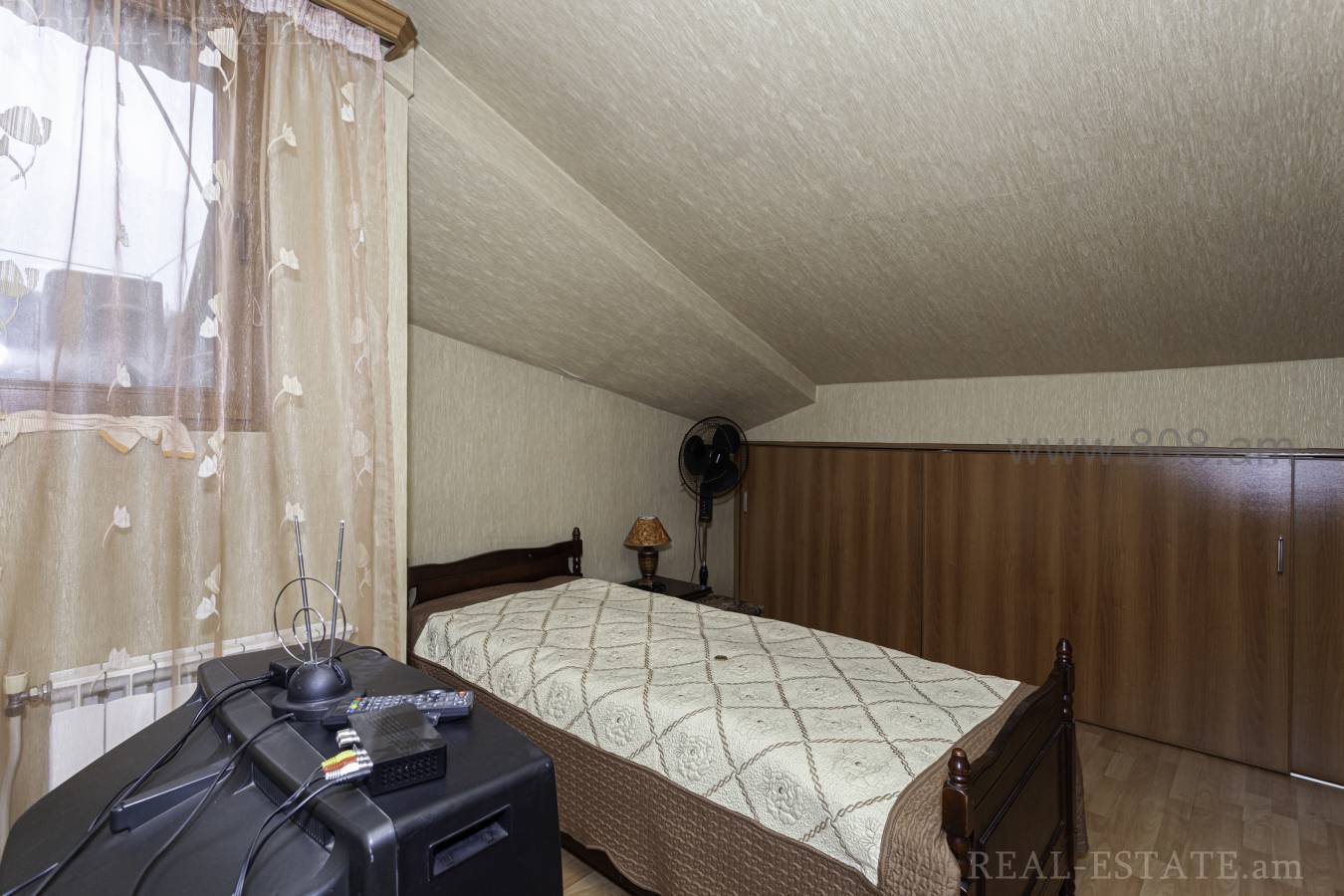 6 սենյականոց բնակարան  Հերացու փող, Կենտրոն Երևան, 137083