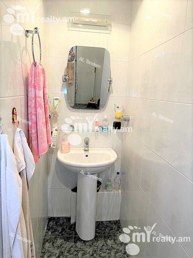 Купить 4 комнатную квартиру Бакунц ул, Нор-Норк Ереван, 125086