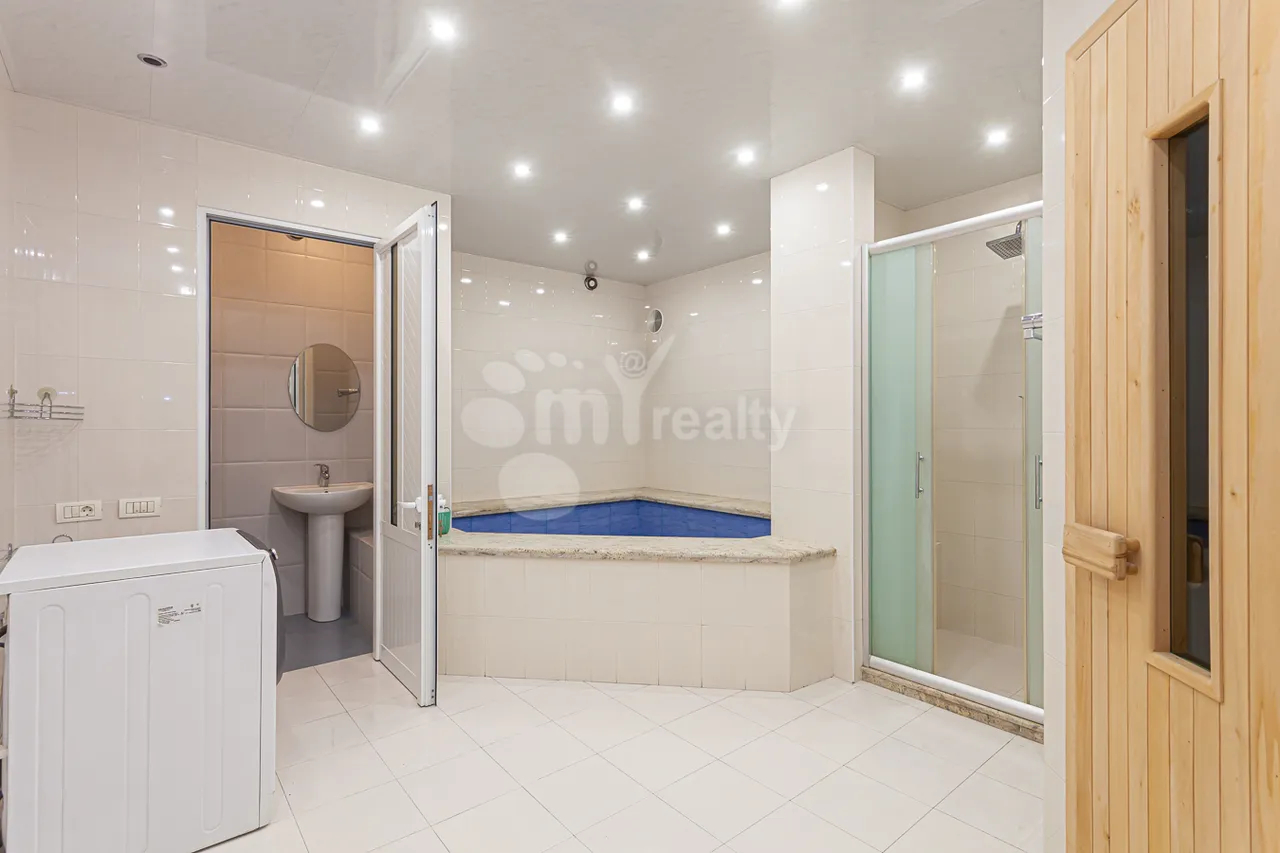 4 bedroom apartment for sale A.Manukyan St, Center Yerevan, 161690