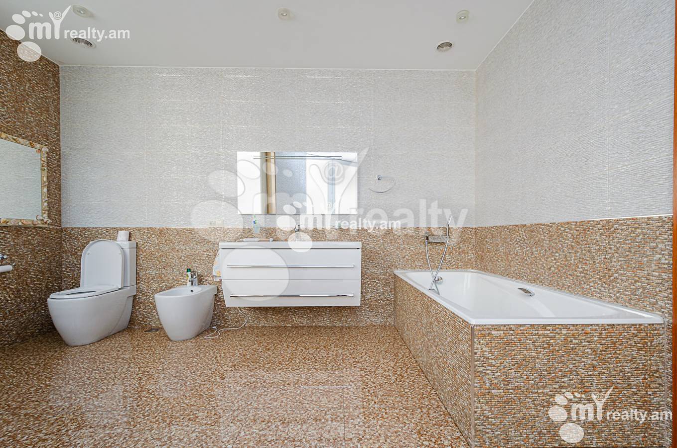 4 սենյականոց բնակարան  Հյուսիսային պող, Կենտրոն Երևան, 136507