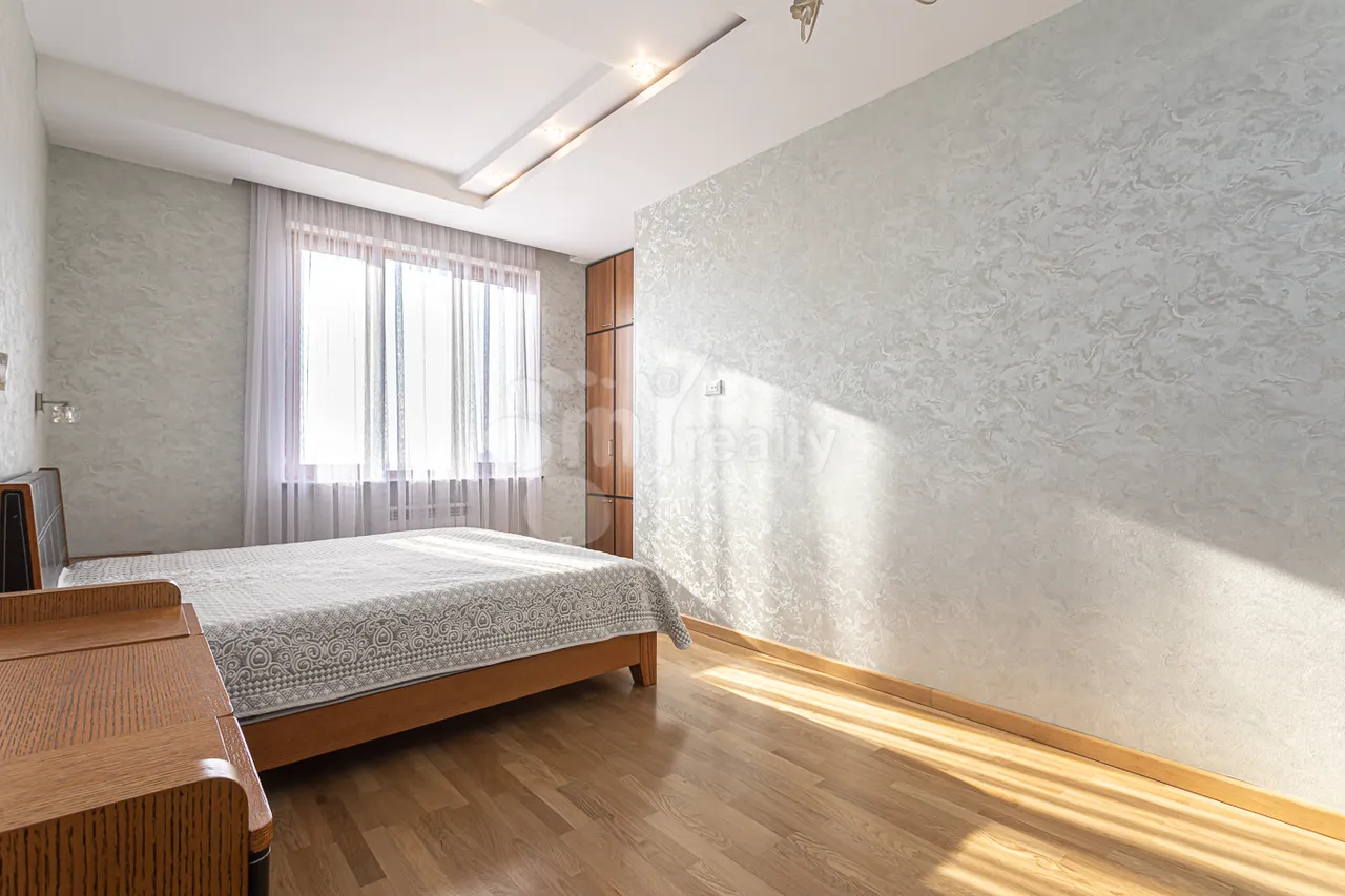 4 bedroom apartment for rent Baghramyan av(Arabkir), Arabkir Yerevan, 158372