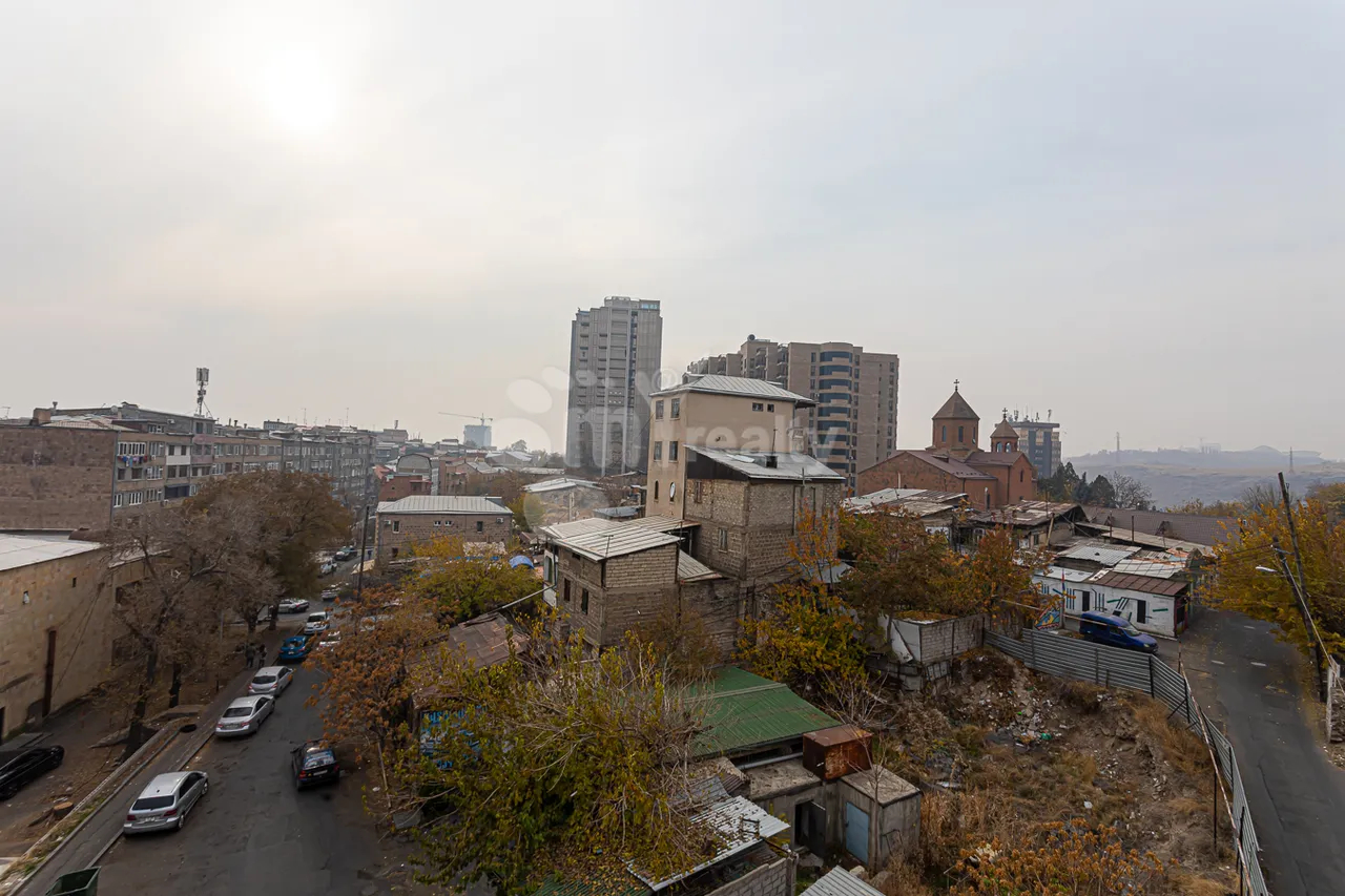 4 bedroom apartment for rent Frik St, Center Yerevan, 161331