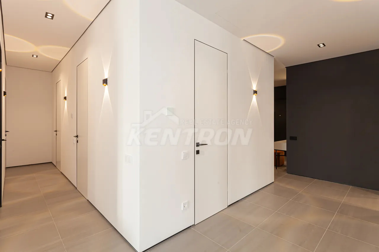 4 bedroom apartment for sale Aram St, Center Yerevan, 158706