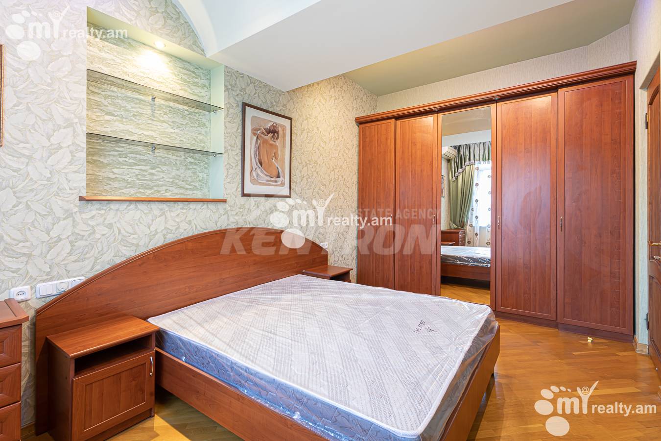 3 սենյականոց բնակարան  Աբովյան փող, Կենտրոն Երևան, 157095