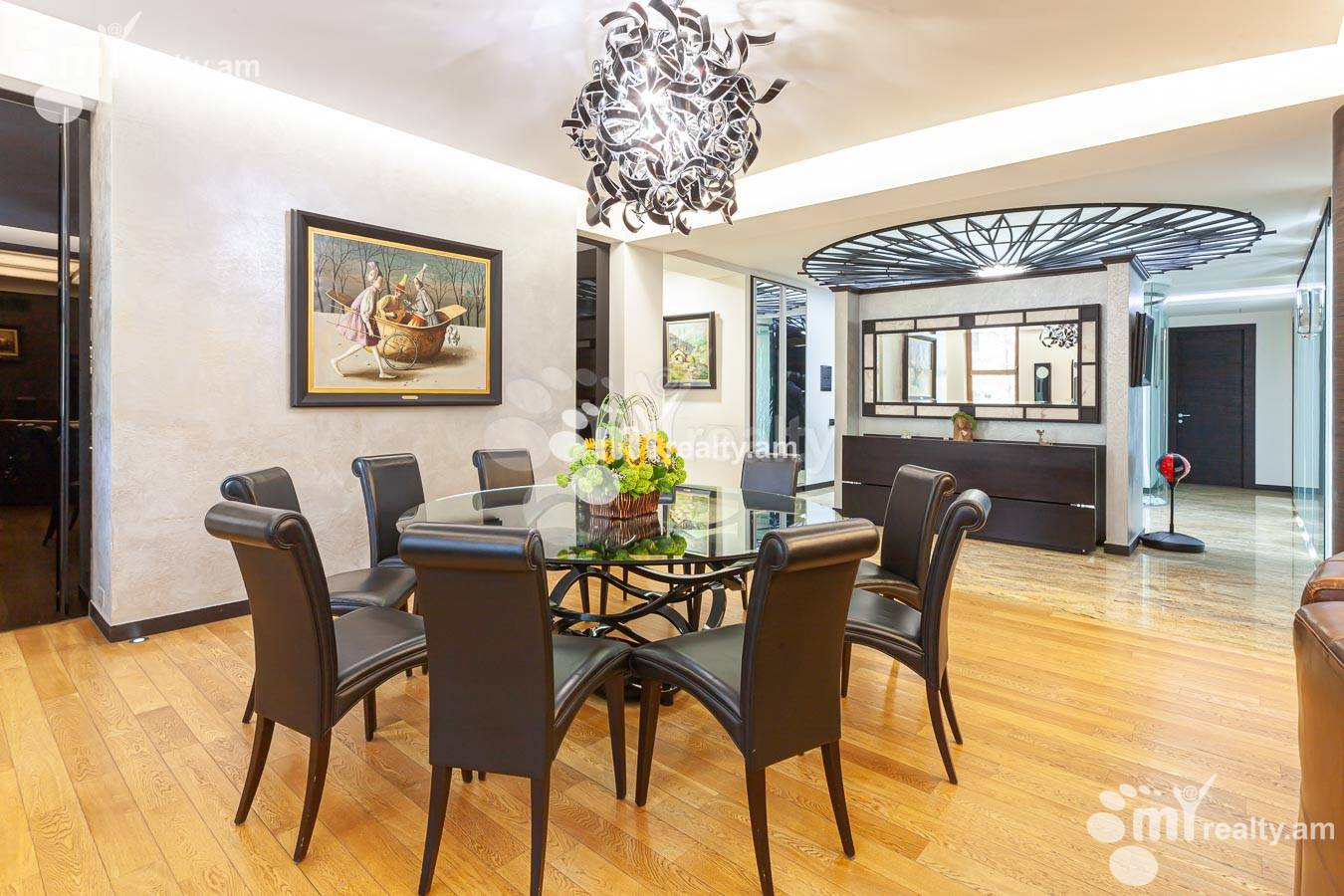 4 սենյականոց բնակարան  Տերյան փող, Կենտրոն Երևան, 155295