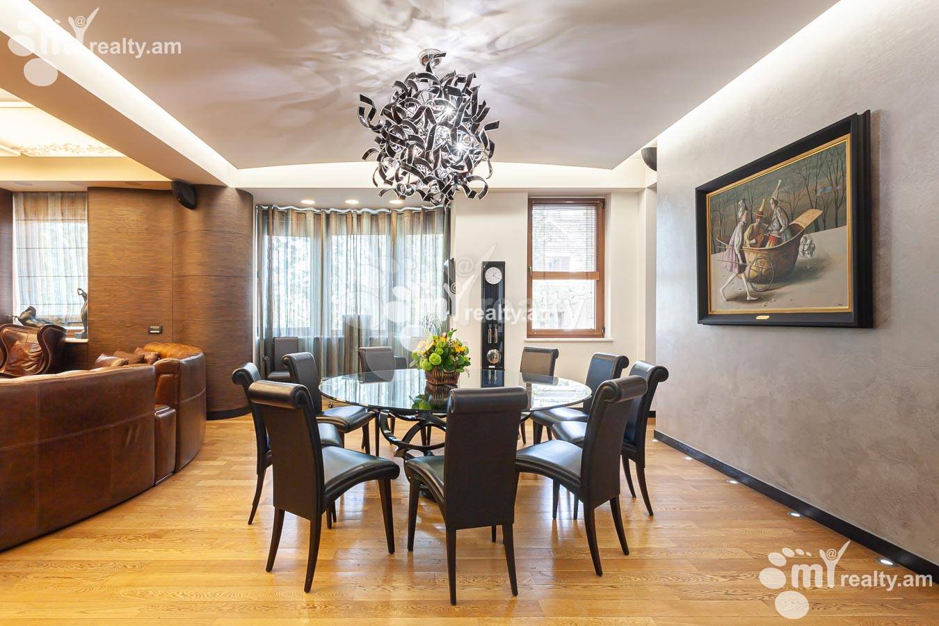 4 սենյականոց բնակարան  Տերյան փող, Կենտրոն Երևան, 155295