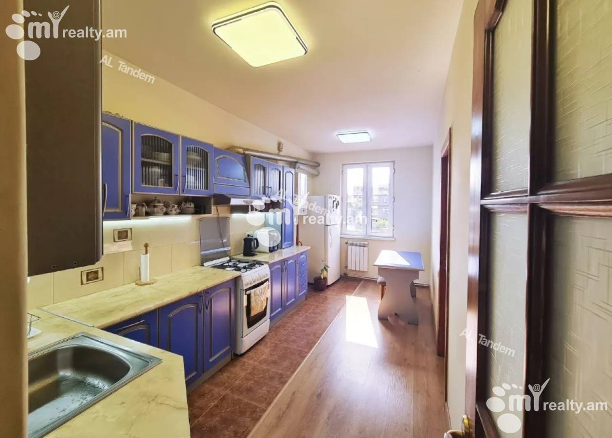 Купить 3 комнатную квартиру Сарян ул, Центр Ереван, 156667