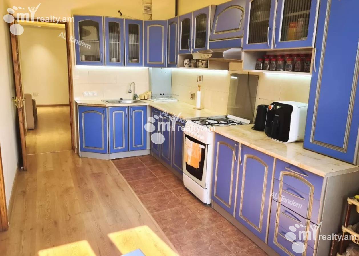 Купить 3 комнатную квартиру Сарян ул, Центр Ереван, 156667