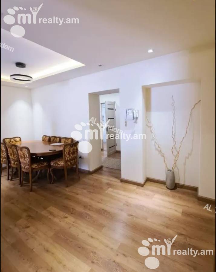 Купить 3 комнатную квартиру Сарян ул, Центр Ереван, 156667