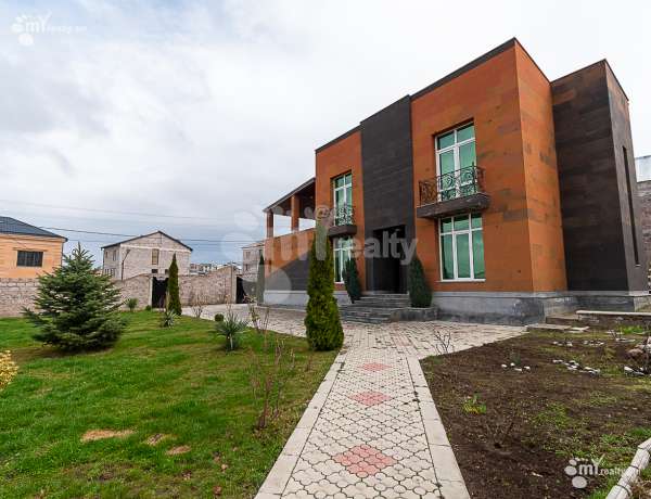 arandznatun-vacharq-Yerevan-Avan